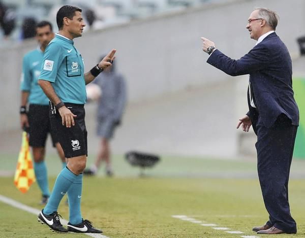 2015-01-13t081946z_834200611_sr1eb1d0n4h8b_rtrmadp_3_soccer-asia_reuters