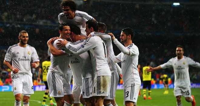 لاعبو ريال مدريد يحتفلون بأحد الاهداف