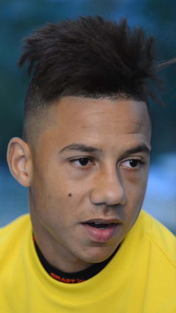 2012-10-08t171200z_1169682869_gm1e8a902u501_rtrmadp_3_soccer-world_reuters