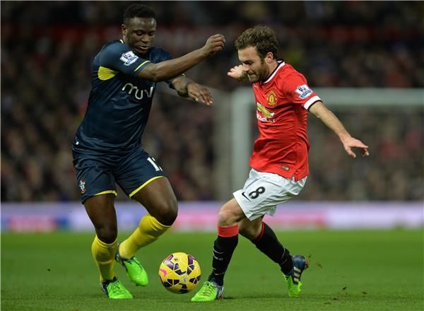 فيكتور وانياما (يسار)