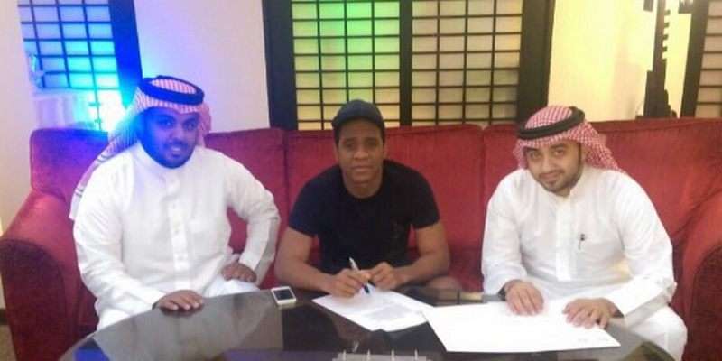 ليو يتوسط على اليمين فراس مؤذن واليسار وليد اللحياني