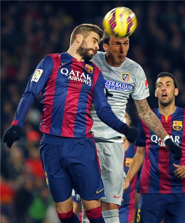 جانب من لقاء سابق (أتلتيكو مدريد وبرشلونة )