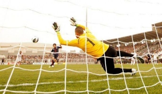 شفيع لحظة تصديه لضربة جزاء إندو