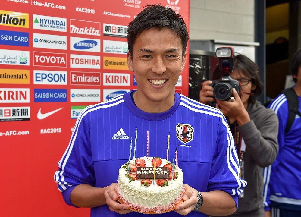 هاسيبي مع كعكة يوم ميلاده