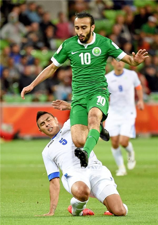 من مباراة السعودية وأوزباكستان