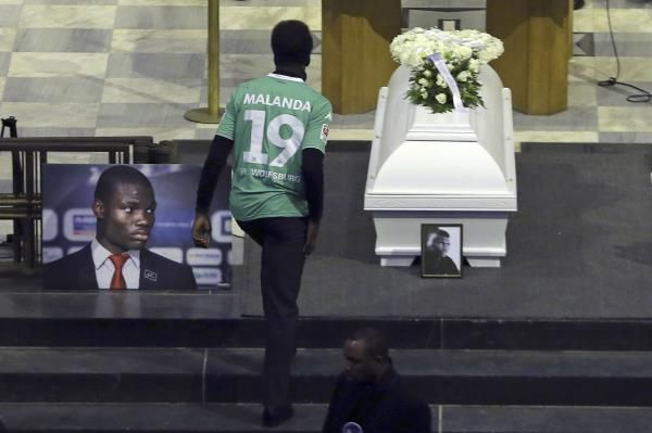 2015-01-20t110210z_968596693_gm1eb1k1gs701_rtrmadp_3_soccer-germany-wolfsburg-malanda_reuters