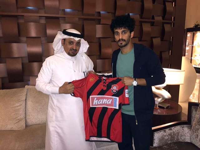 العمري يحمل قميص الرائد