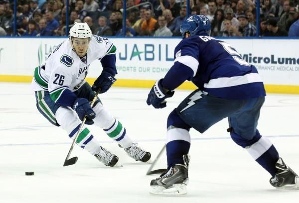 2015-01-21t034608z_882022756_nocid_rtrmadp_3_nhl-vancouver-canucks-at-tampa-bay-lightning_reuters