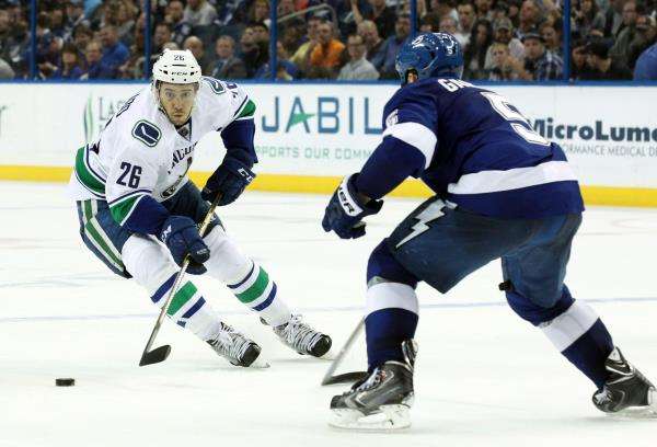 2015-01-21t034608z_882022756_nocid_rtrmadp_3_nhl-vancouver-canucks-at-tampa-bay-lightning_reuters