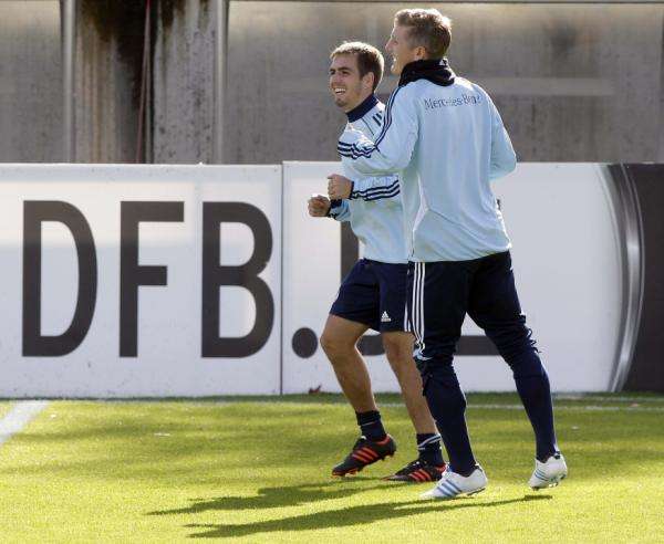 2012-10-14t122009z_1316694863_gm1e8ae1kg601_rtrmadp_3_soccer-world_reuters