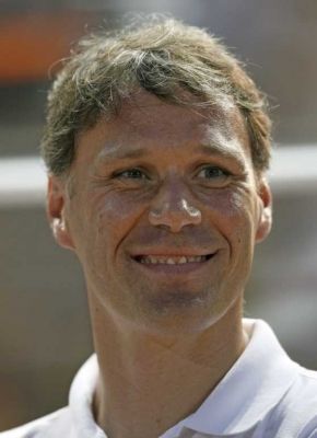 فان باستن مدرب هولندا