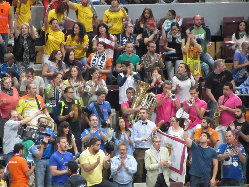 الجماهير الاسبانية وقعت في حيرة