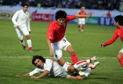 الإيراني جواد كاظميان صاحب القميص الابيض