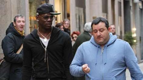 بالوتيلي مع وكيل أعماله