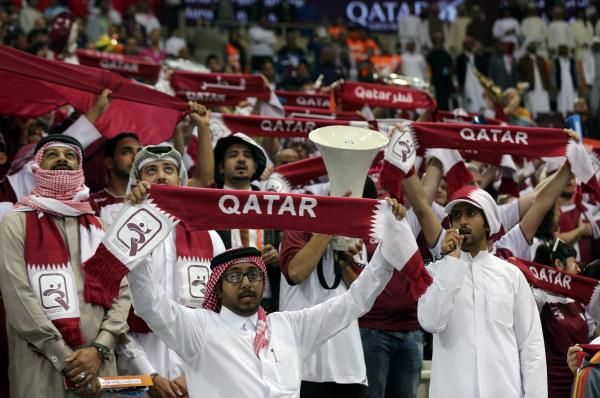 الجماهير تحتفل