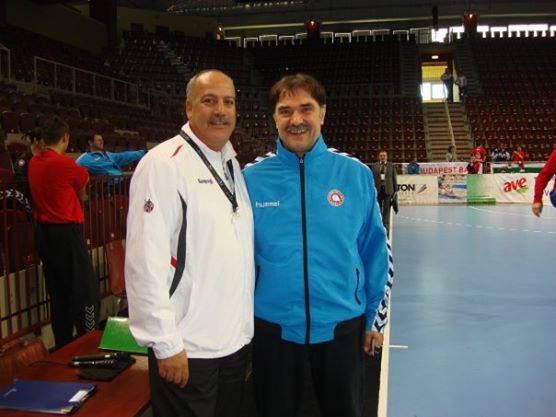 صورة رضا المناعي صحبة المدرب افنديتش