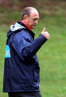 المـدرب البرازيـلـي لويـس فيليبـي سـكـولاري