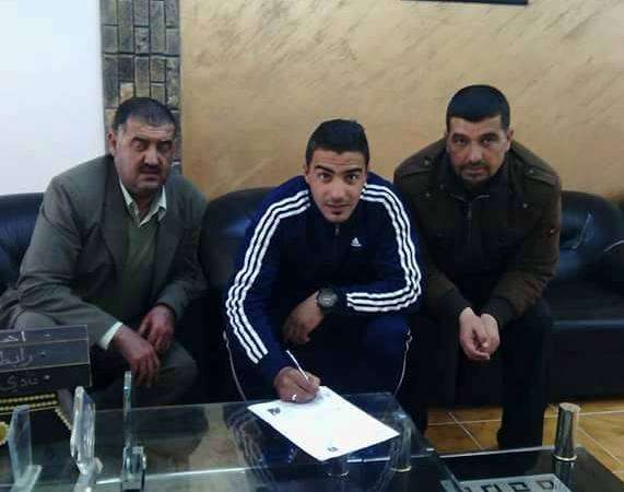 الخزامي خلال توقيعه اليوم للصريح