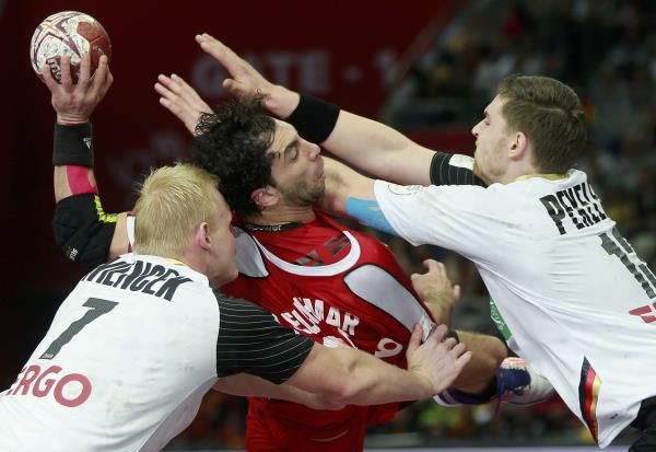 2015-01-26t165834z_453754343_lr2eb1q1b5ca8_rtrmadp_3_handball-world_reuters