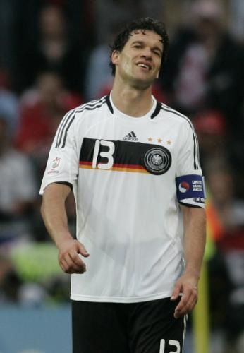 2008-06-12t165050z_01_euro138_rtrnsrp_0_soccer-euro-_reuters