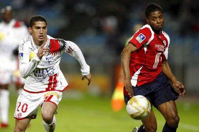 المغربي مايكل بصير كريتيان صاحب القميص الابيض