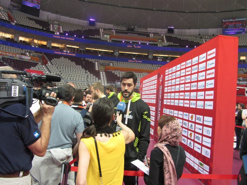 إهتمام إعلامي بحامل اللقب