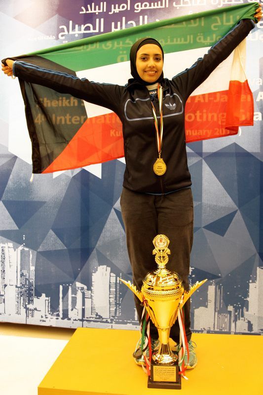 الرامية أفراح الكويتية الفائزة بالمركز الأول في مسابقة رماية السكيت