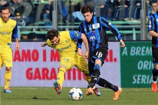 دانييلي باسيلي (يمين)