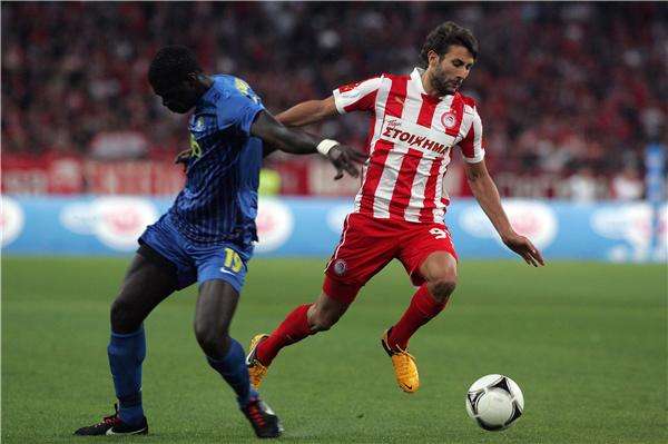 جمال عبدون (يمين)