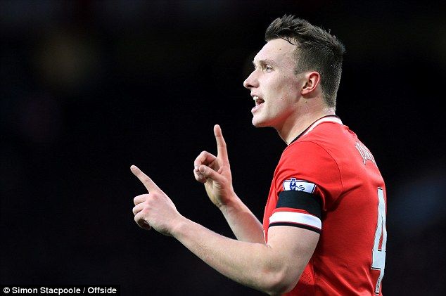2538d3d800000578-2937645-manchester_united_s_phil_jones-a-31_1422961248572