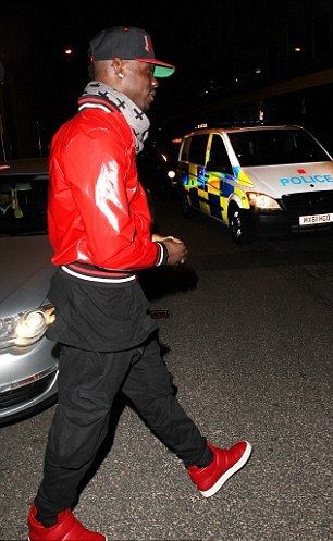 2548F55D00000578-0-Balotelli_leaves_San_Carlo_Restaurant-a-36_1422955394368