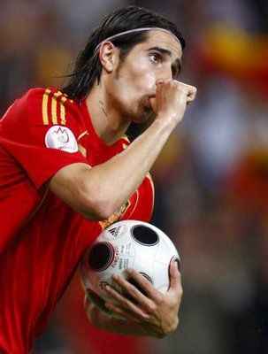 لاعب منتخب إسبانيا روبن ديلاريد يحتفل بتسجيله هدف التعادل لبلاده ضد اليونان