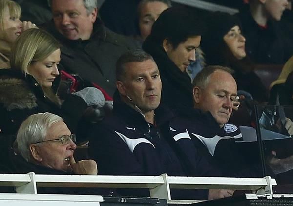 2015-02-10t195317z_871523221_lr2eb2a1j8jwu_rtrmadp_3_soccer-england_reuters