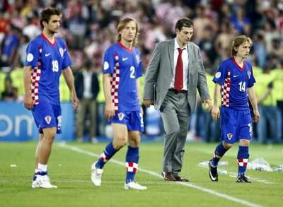 بيليتش يخرج من الملعب مع لاعبيه بعد الخسارة