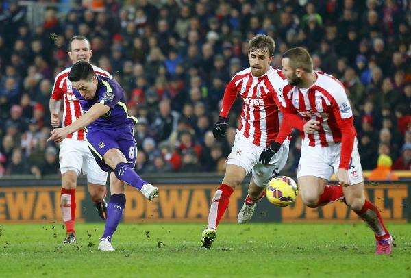 2015-02-11t212247z_1347428222_lr2eb2b1ndok8_rtrmadp_3_soccer-england_reuters