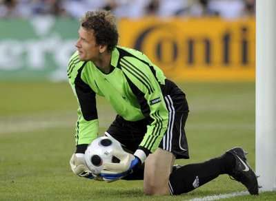 ليمان يتصدى لكرة في مباراة البرتغال في ربع النهائي