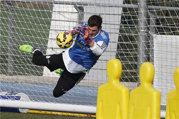  إيكر كاسياس 