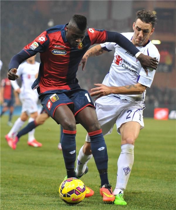 نيانج  (يسار)