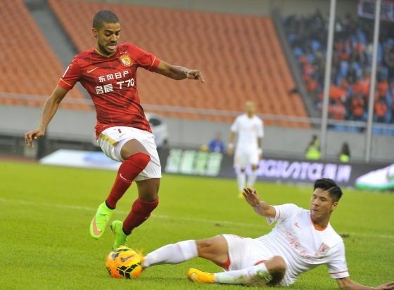 من مباراة فريقي جوانجزو إيفرجراند وشاندونج لياونينج