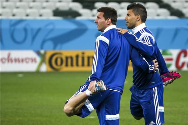 أجويرو  وميسي