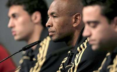 اربيلوا ( اقصى اليسار) في المؤتمر الصحفي