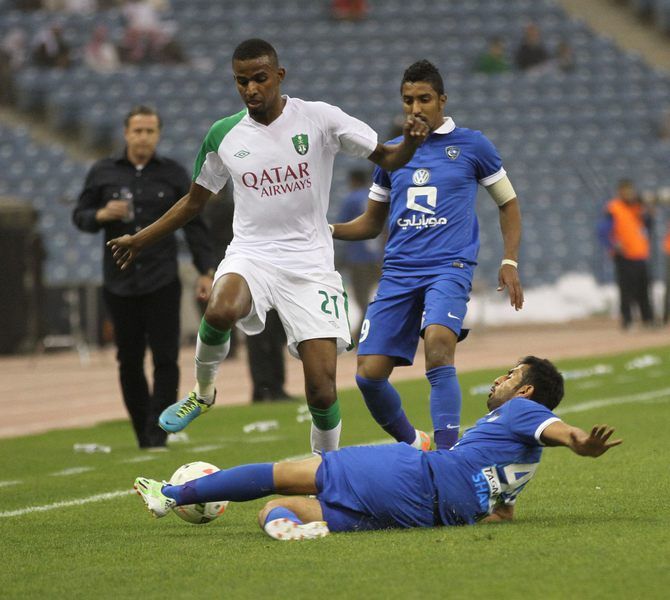 جانب من لقاء الفريقين في نهائي كأس ولي العهد الجمعة الماضي