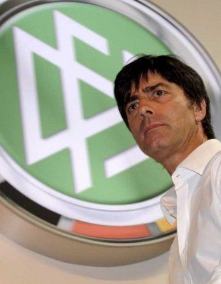 يواكيم لوف في المؤتمر الصحفي اليوم الخميس