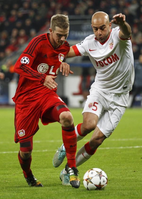 بيندر (يسار)