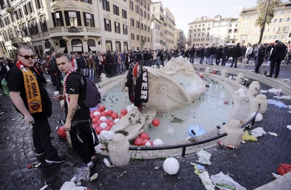 2015-02-19t184844z_915431669_gm1eb2k07mu01_rtrmadp_3_soccer-europa-feyenoord-arrests_reuters