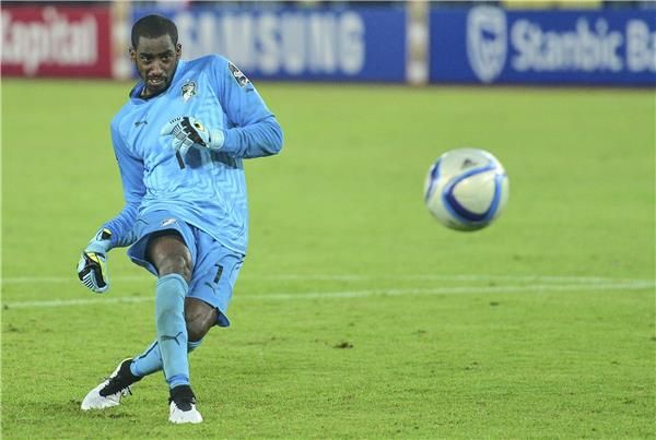 حارس المرمى أبو بكر باري بطل فوز منتخب كوت ديفوار بلقب كأس أمم أفريقيا 