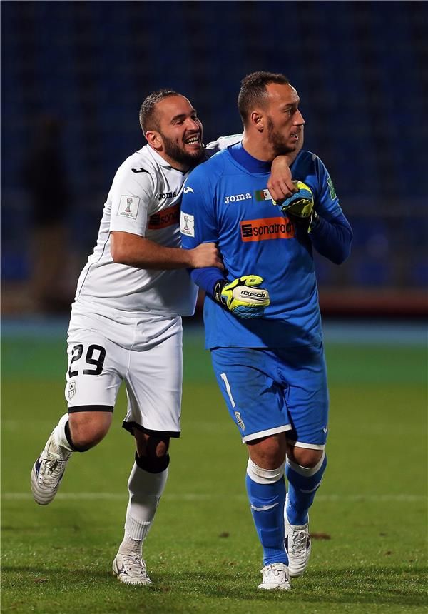 فرحة  خدايرية سفيان حارس سطيف بالفوز