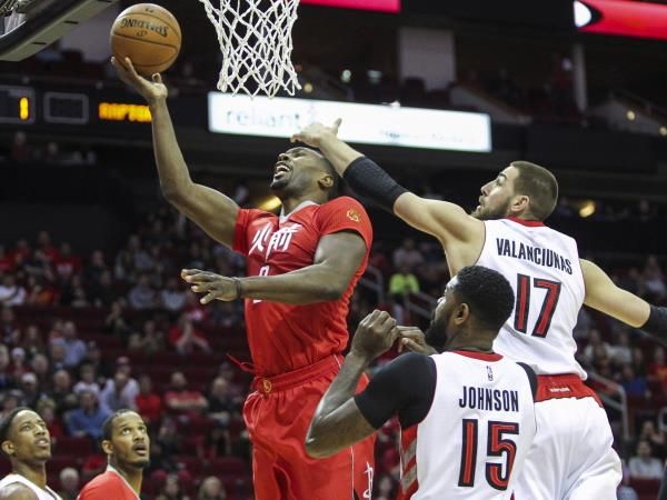 2015-02-22t020232z_1264115155_nocid_rtrmadp_3_nba-toronto-raptors-at-houston-rockets_reuters