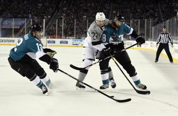 2015-02-22t041804z_1808827887_nocid_rtrmadp_3_nhl-stadium-series-los-angeles-kings-at-san-jose-sharks_reuters