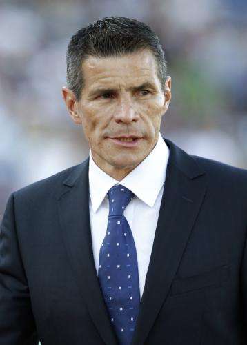 2011-10-16t010729z_01_mex59_rtridsp_3_soccer-latam_reuters
